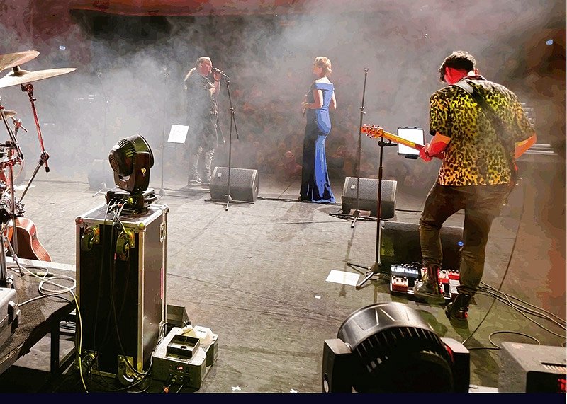 4 Rockeři s operní pěvkyní